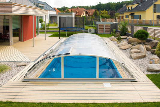 Klares A1-Schwimmbaddach für Schwimmbäder bis 3,20 x 6,30 m