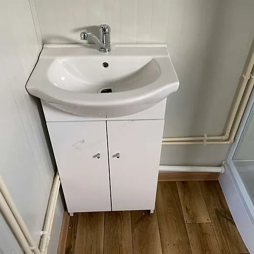 Container 6×2,40m + WC, Dusche und Küche