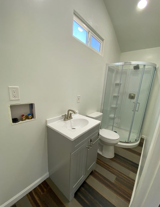 Tiny House auf einem 30m² großen Wohnwagen mit doppelter Klimaanlage