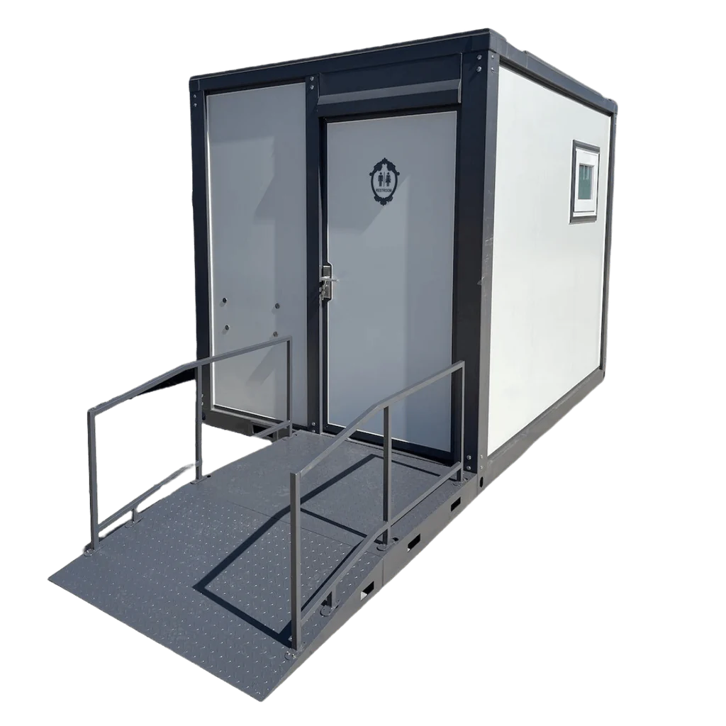 10-Fuß-Container. Tragbare Toiletten, die für Menschen mit Behinderungen zugänglich sind