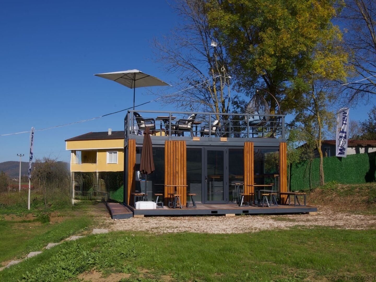 Container-Café mit Veranda