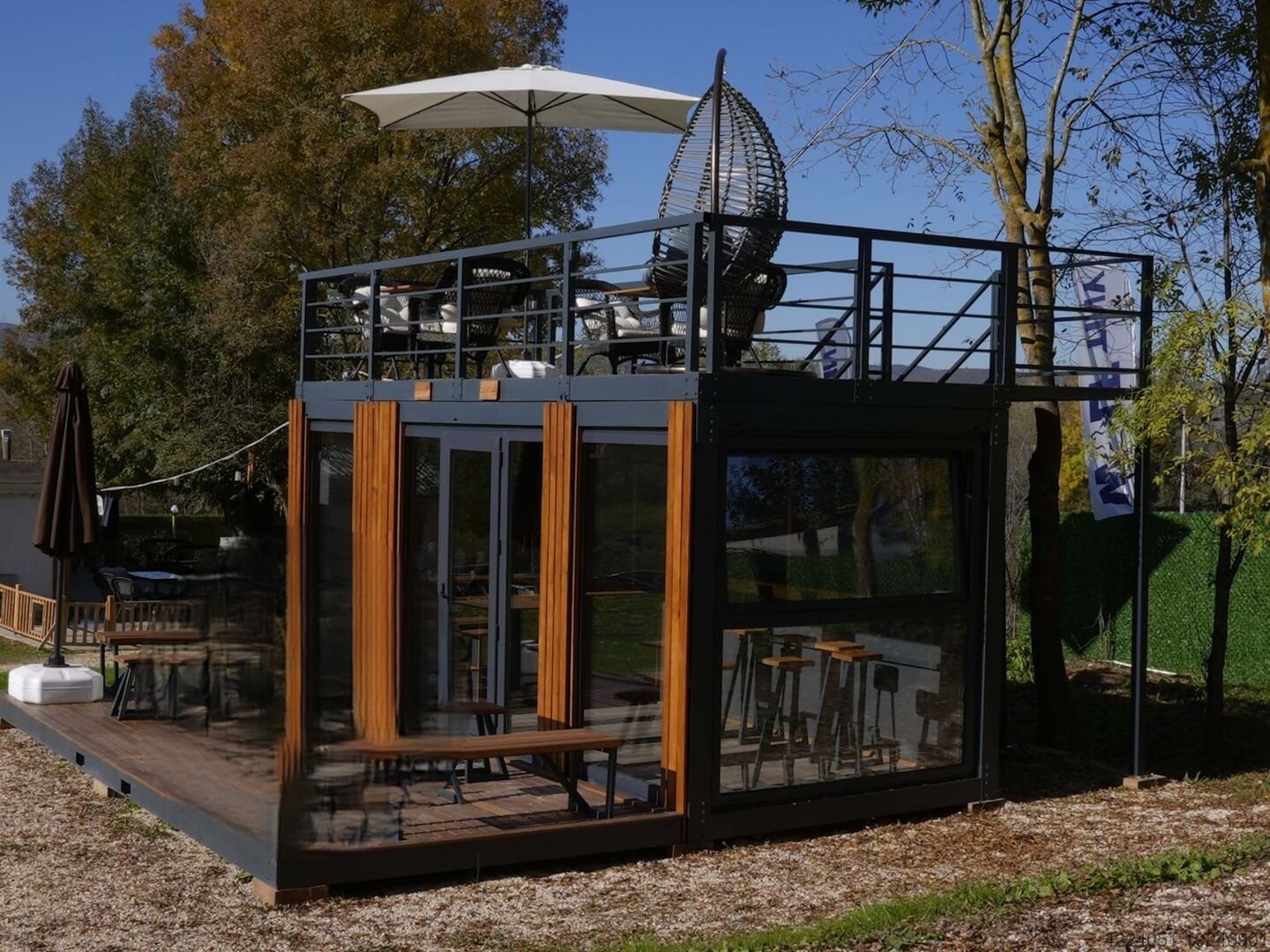 Container-Café mit Veranda