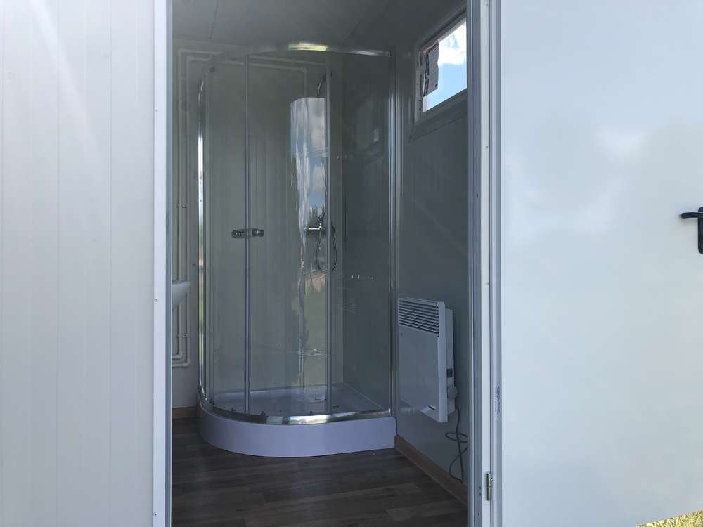 Sanitärcontainer - WC + Dusche + Tank