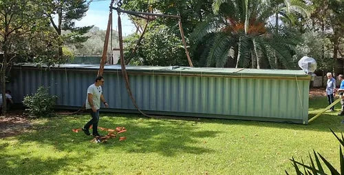 Containerpool 12.2 x 2.5 m, betriebsbereit mit Wärmepumpe