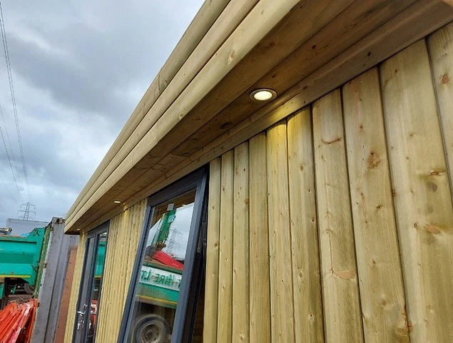 Heimbüro/Fitnessstudio – Umbau eines Schiffscontainers