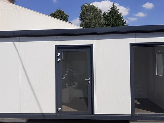 17 m² großes Haus mit Bad und Küche ohne Genehmigung