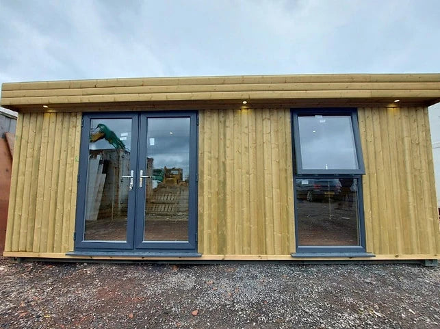 Heimbüro/Fitnessstudio – Umbau eines Schiffscontainers