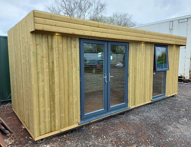 Heimbüro/Fitnessstudio – Umbau eines Schiffscontainers