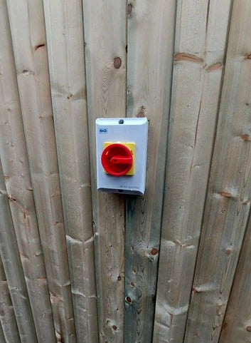 Heimbüro/Fitnessstudio – Umbau eines Schiffscontainers