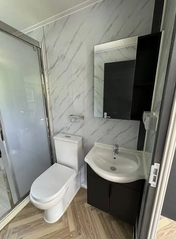 Mobiler Container – Tiny House mit zwei Schlafzimmern und Küche