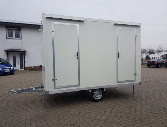 Sanitäranhänger mit Doppeltoilette 3,50x2M 750KG