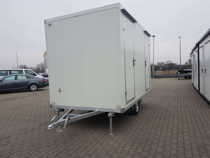 Sanitäranhänger mit Doppeltoilette 3,50x2M 750KG