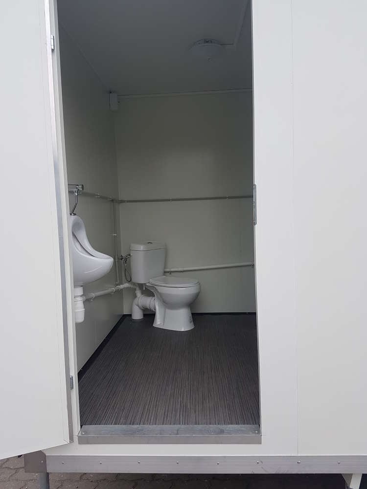 Sanitäranhänger mit Doppeltoilette 3,50x2M 750KG