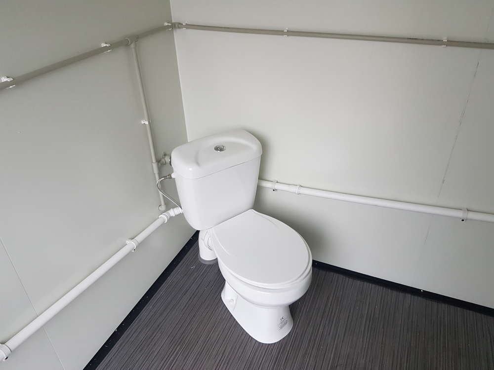 Sanitäranhänger mit Doppeltoilette 3,50x2M 750KG