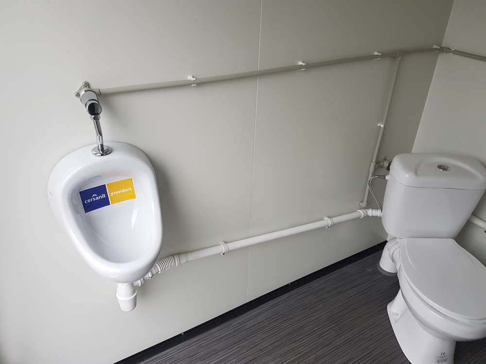 Sanitäranhänger mit Doppeltoilette 3,50x2M 750KG