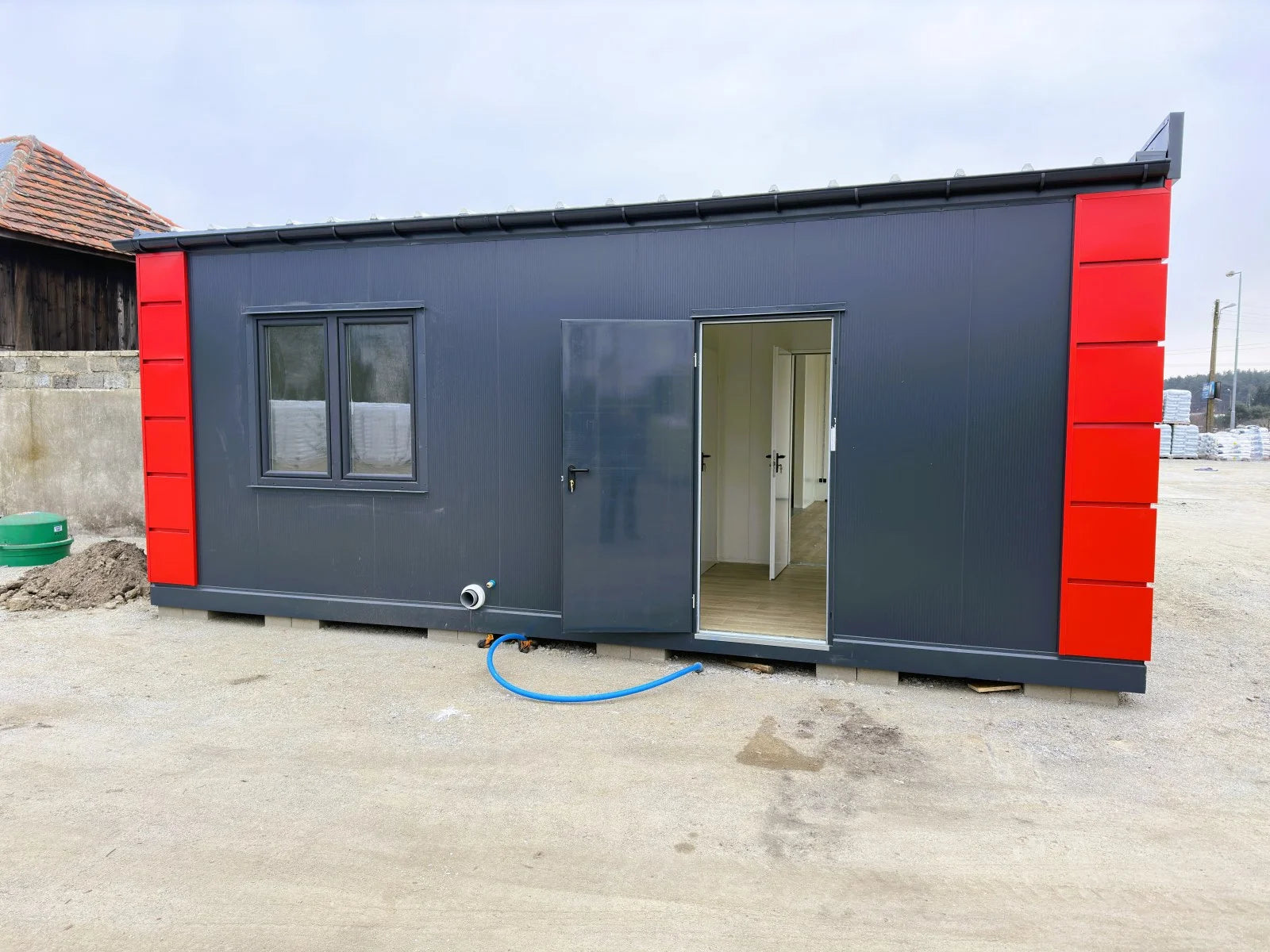 Modularer Sandwich-Container – Büros, Geschäfte/Logements, 6 Teile – 63 m²