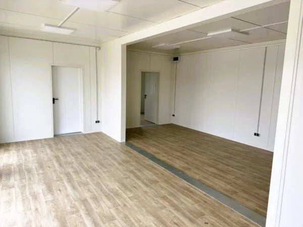 Modularer Sandwich-Container – Büros, Geschäfte/Logements, 6 Teile – 63 m²