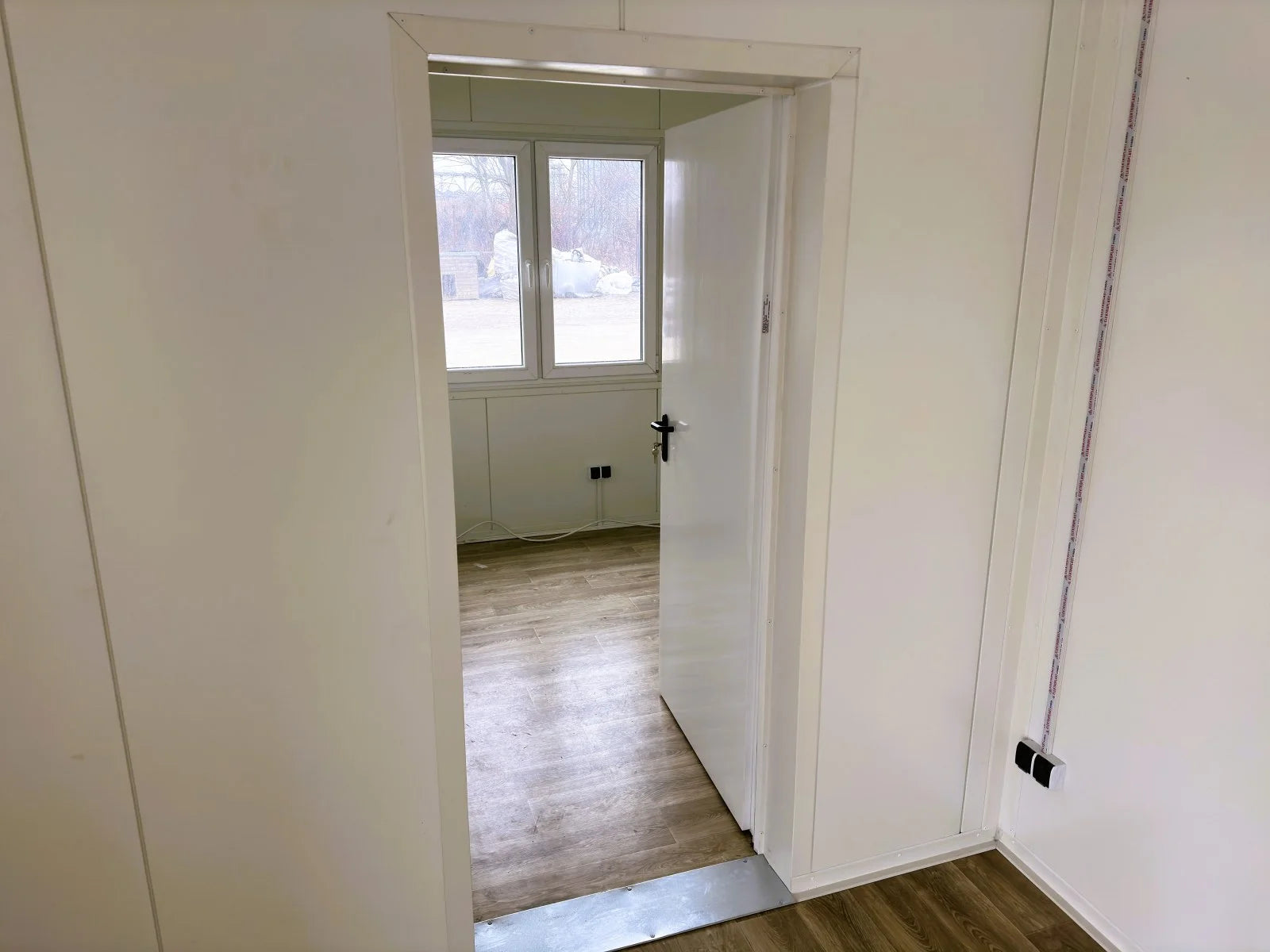 Modularer Sandwich-Container – Büros, Geschäfte/Logements, 6 Teile – 63 m²