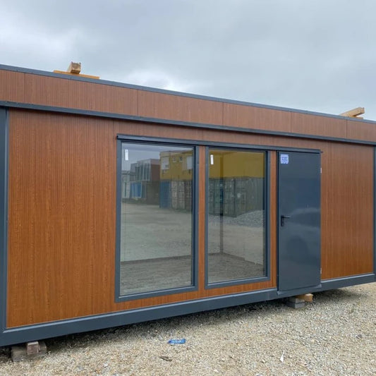 BUNGALOW MIT GEWERBLICHEM SANITÄR-, BÜRO- UND WOHNGEBÄUDE 3×7