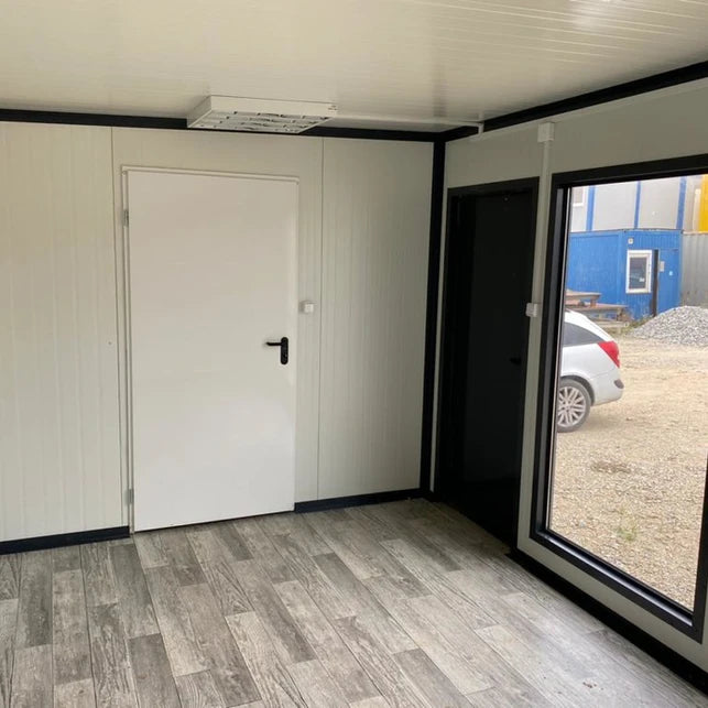 BUNGALOW MIT GEWERBLICHEM SANITÄR-, BÜRO- UND WOHNGEBÄUDE 3×7