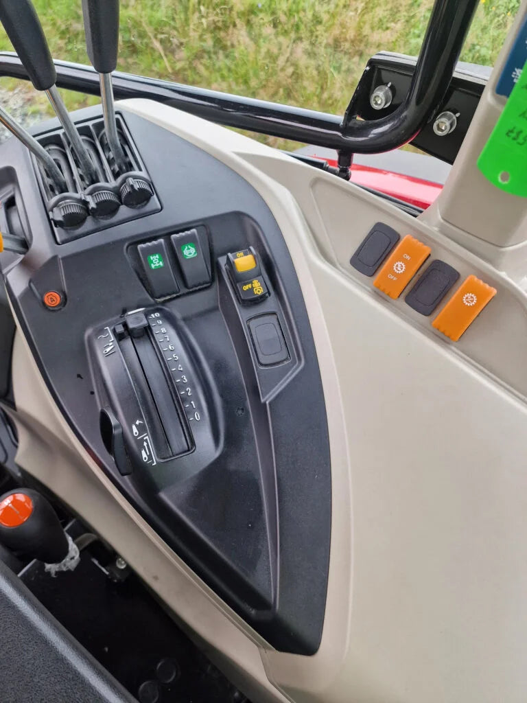 Massey Ferguson 4710M Dyna 2 Traktor – 2021