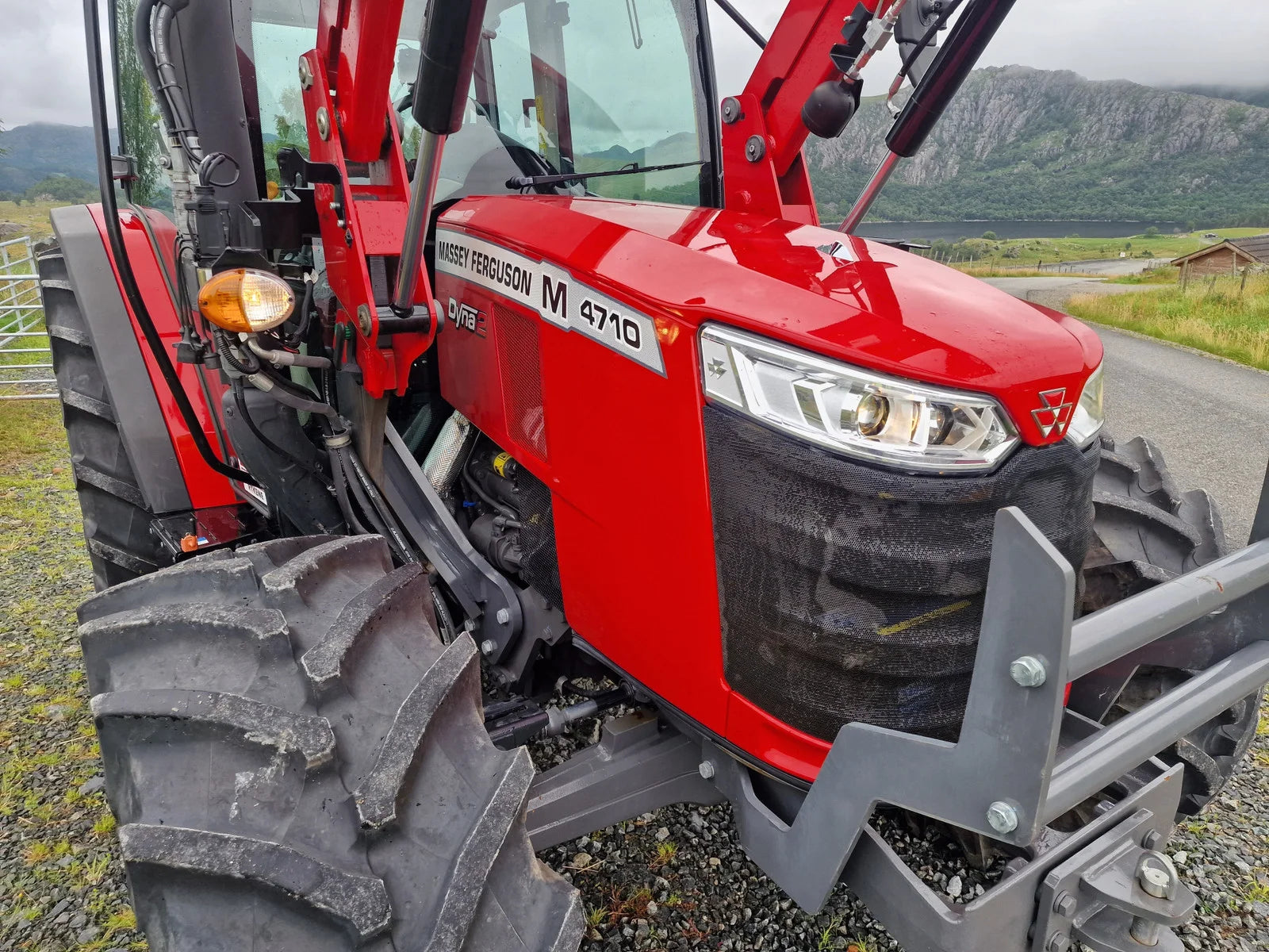 Massey Ferguson 4710M Dyna 2 Traktor – 2021