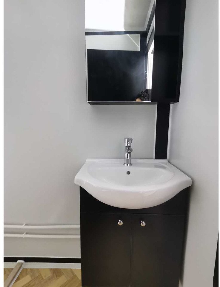 Containerhaus Deluxe (19 Fuß x 20 Fuß) Badezimmer mit Toilette und Dusche