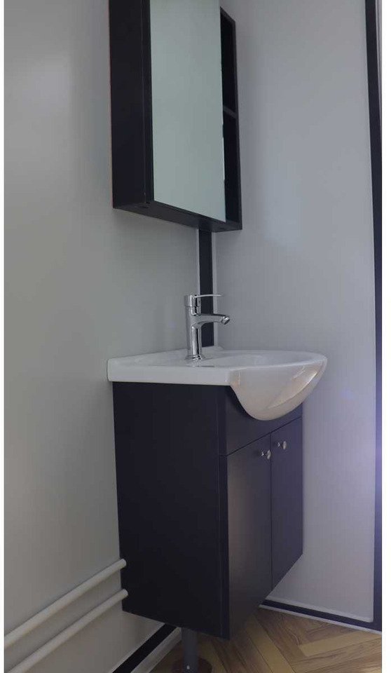 Containerhaus Deluxe (19 Fuß x 20 Fuß) Badezimmer mit Toilette und Dusche