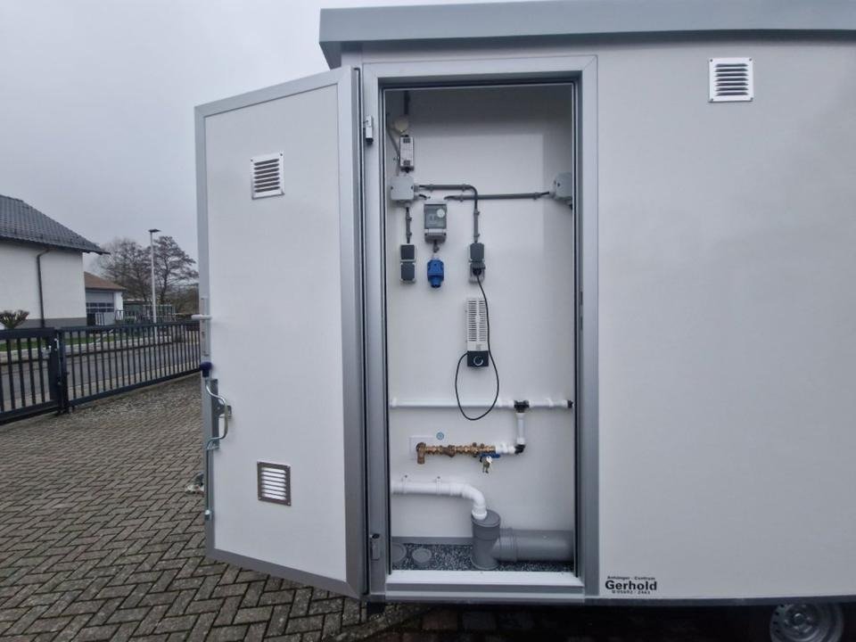 Container als Lebensraum, Toilettenanhänger, Toilettenanhänger, Toilettenanhänger