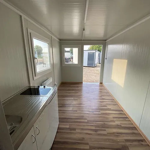 Container 6×2,40m + WC, Dusche und Küche