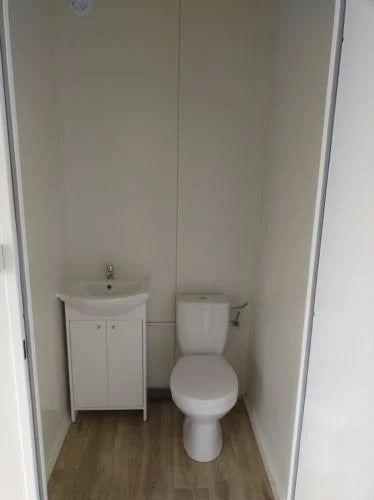 21 m² großer Bürocontainer mit WC und Kochnische