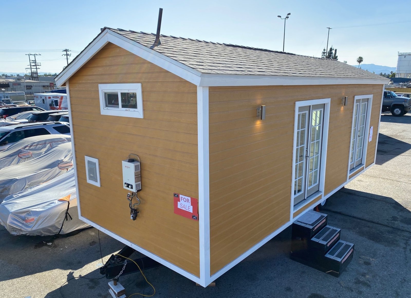 Tiny House auf einem 30m² großen Wohnwagen mit doppelter Klimaanlage