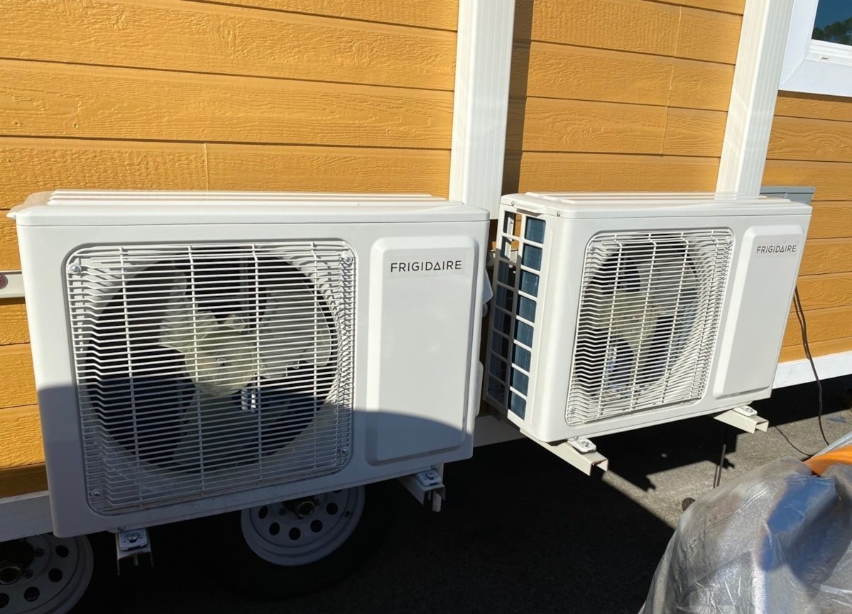 Tiny House auf einem 30m² großen Wohnwagen mit doppelter Klimaanlage