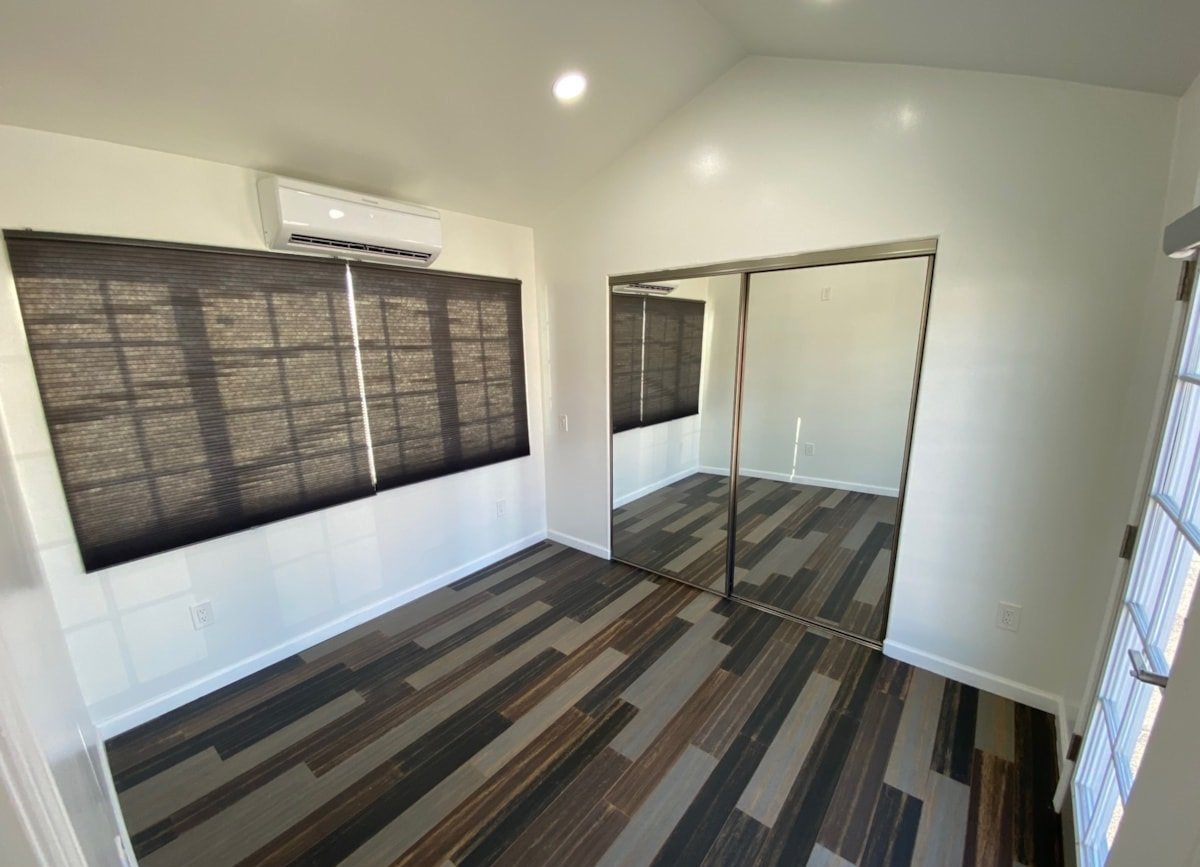 Tiny House auf einem 30m² großen Wohnwagen mit doppelter Klimaanlage