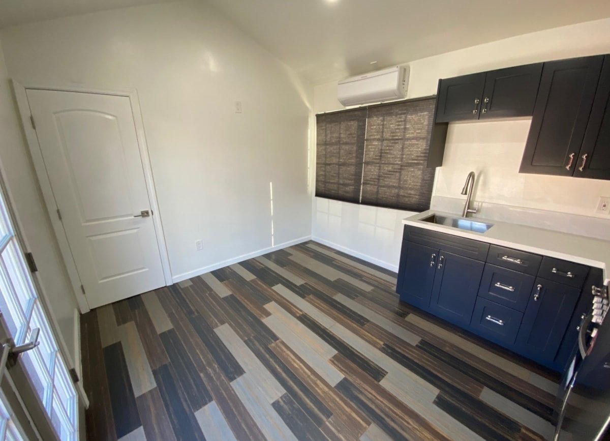 Tiny House auf einem 30m² großen Wohnwagen mit doppelter Klimaanlage