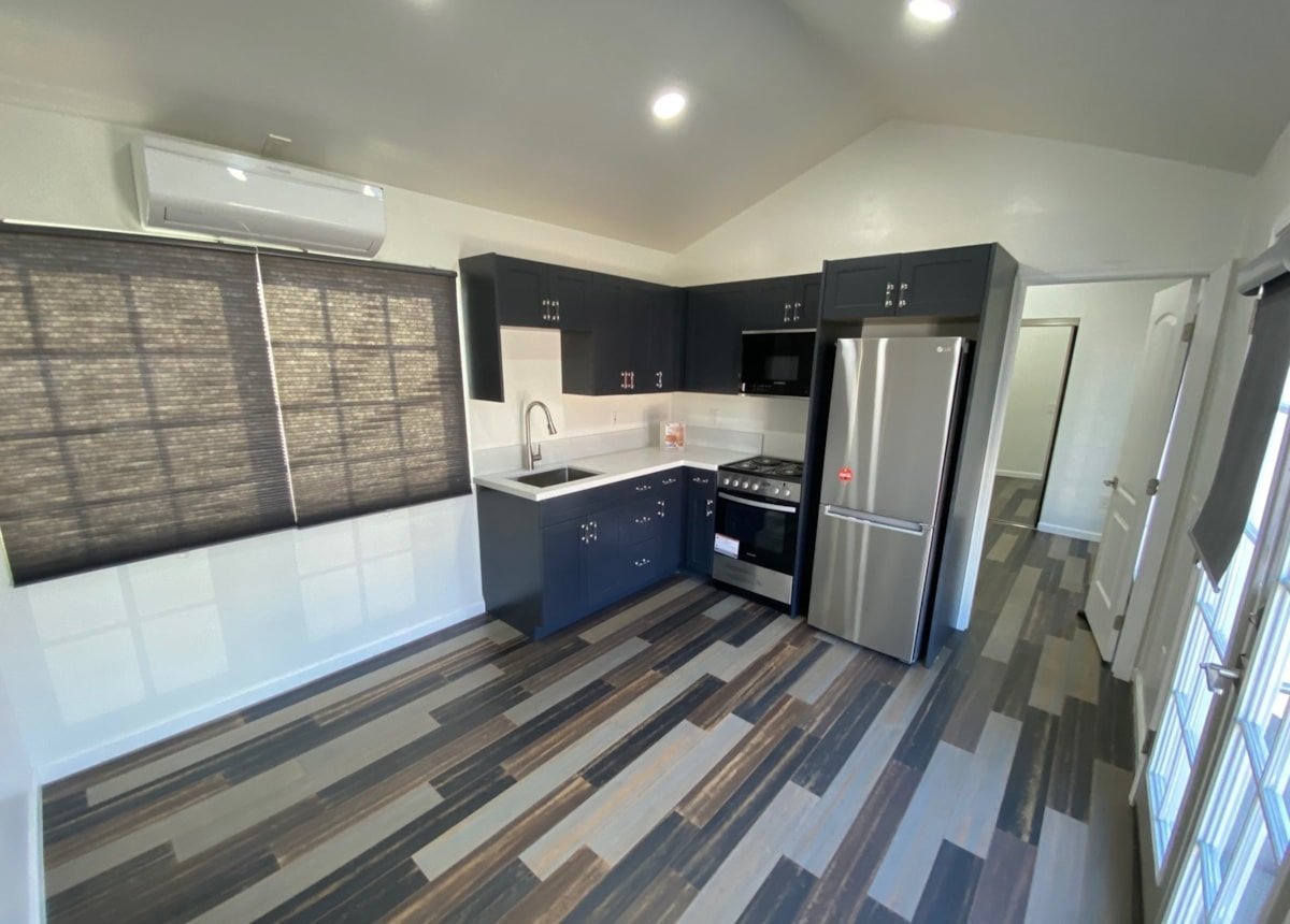 Tiny House auf einem 30m² großen Wohnwagen mit doppelter Klimaanlage